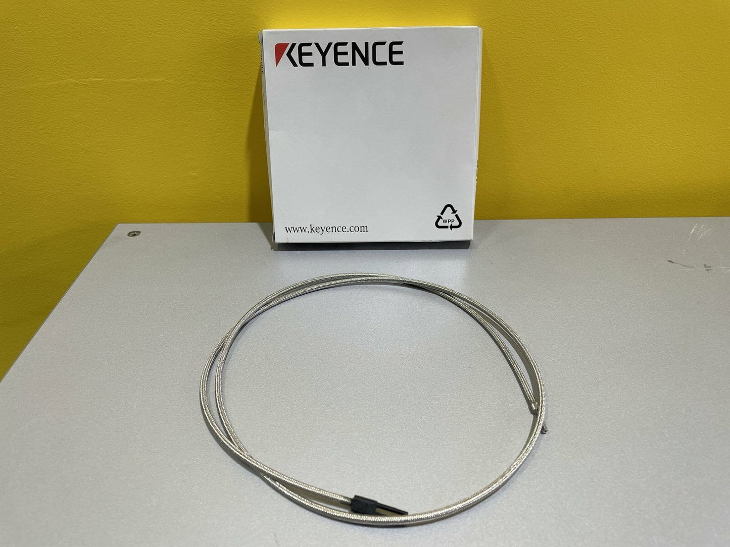 KEYENCE Fiber Optic Sensor FU-2303