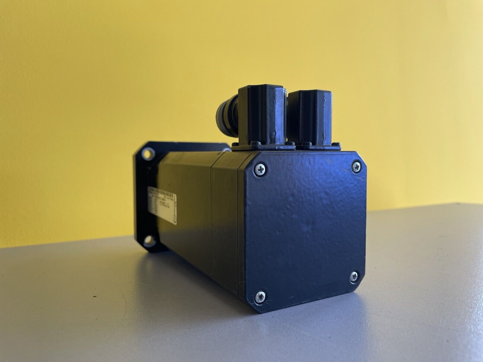 MANOTECH AC SERVO MOTOR M404D-00101-0000-4 – HEXAGON Spare Parts